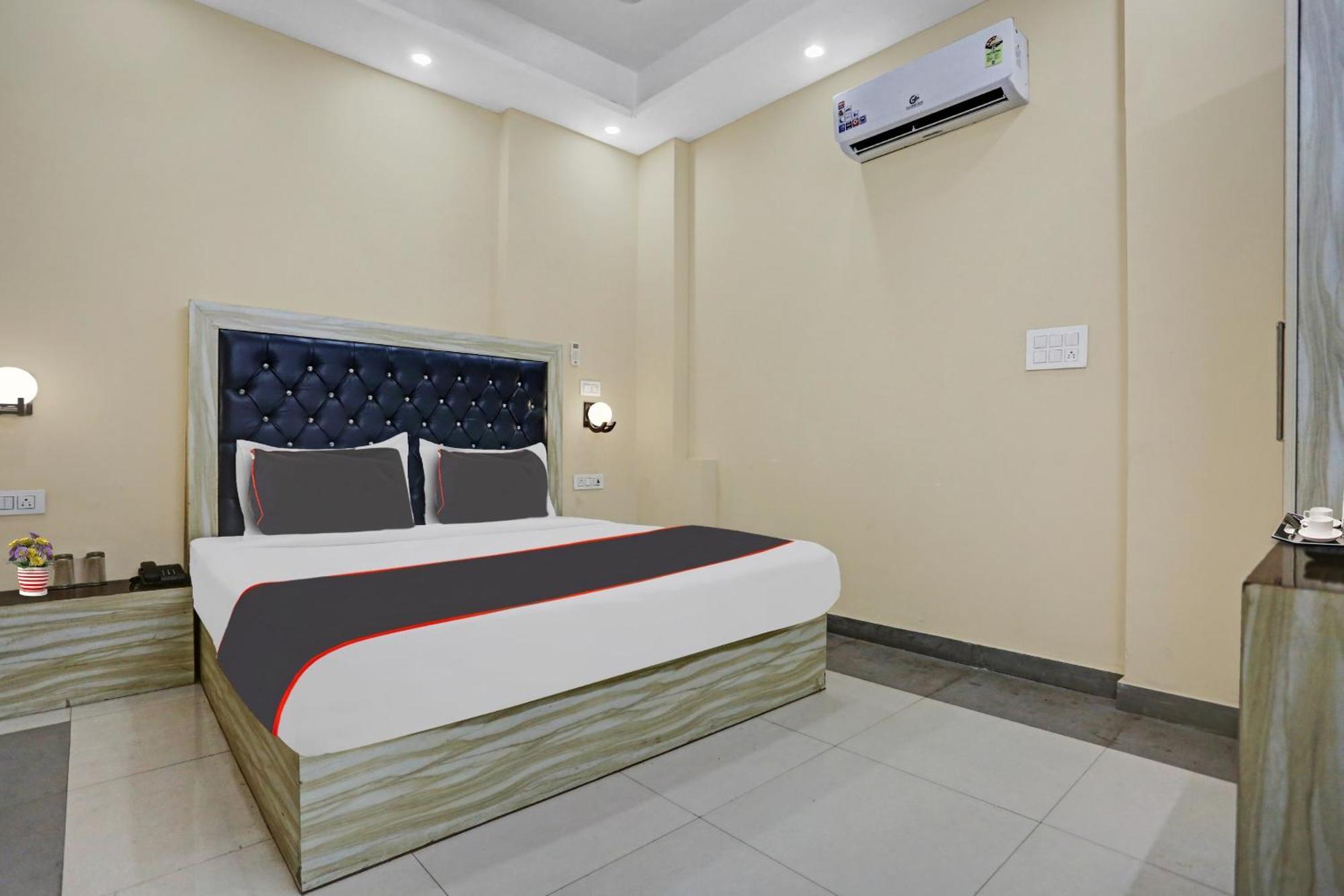 Collection O Metro View Ashok Vihar Near Shalimar Bagh Metro Station Hotel Ню Делхи Екстериор снимка