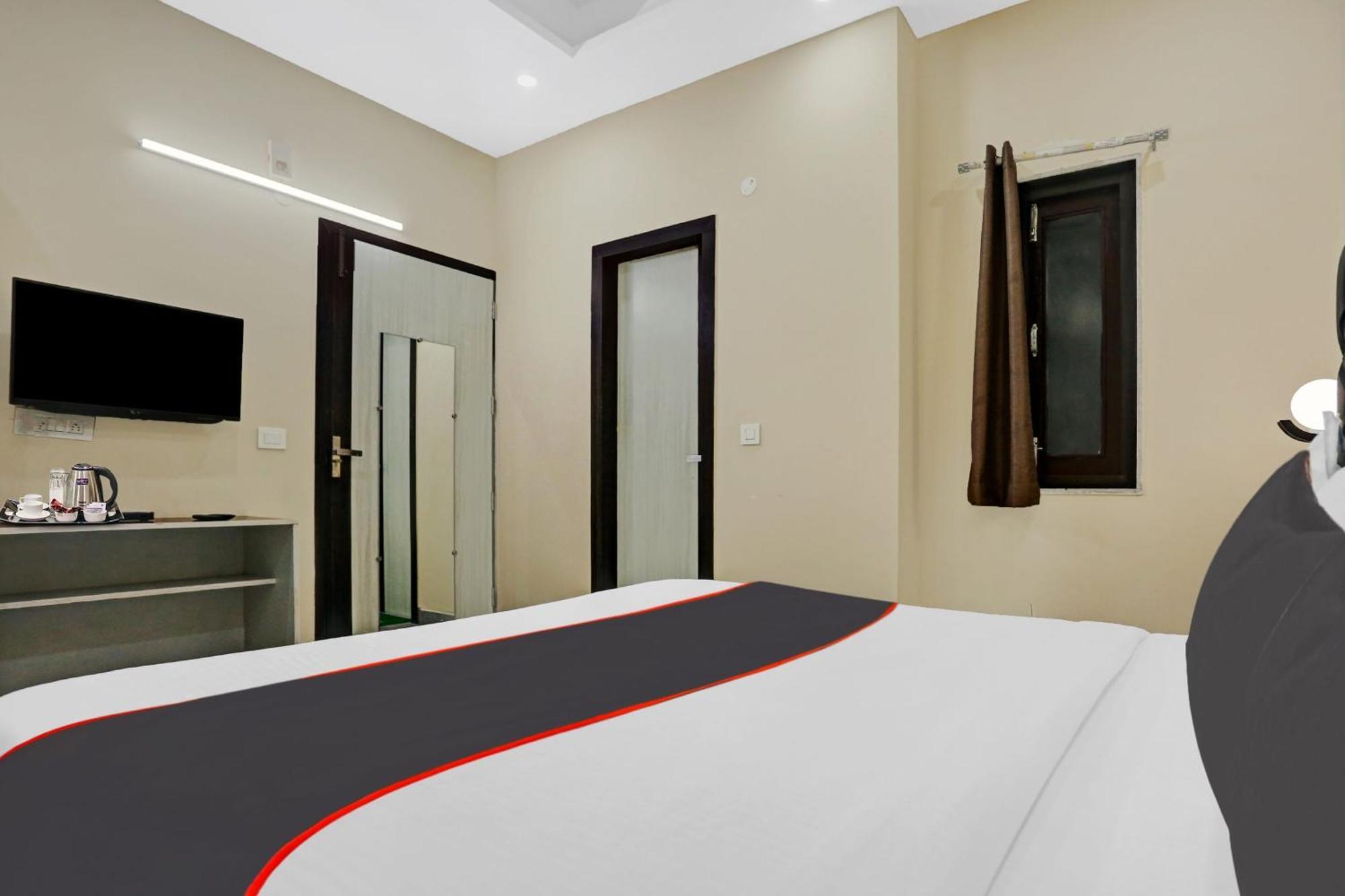 Collection O Metro View Ashok Vihar Near Shalimar Bagh Metro Station Hotel Ню Делхи Екстериор снимка